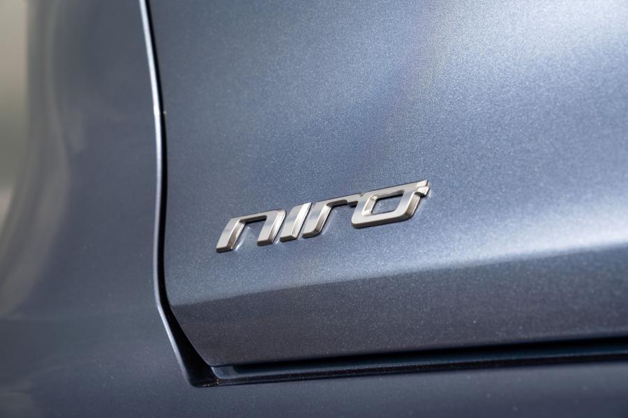 Логотип Kia Niro Plug-In Hybrid (DE) 2019 года  (UK) (фото 26 из 40)